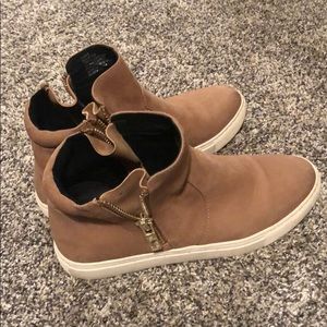 Kenneth Cole tan booties